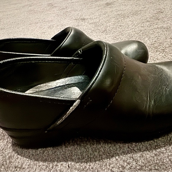 Black Dansko clogs - Picture 2 of 4